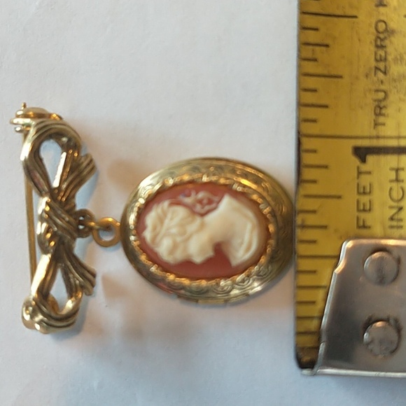 cameo Vintage faux  locket on bow pin - Picture 3 of 4